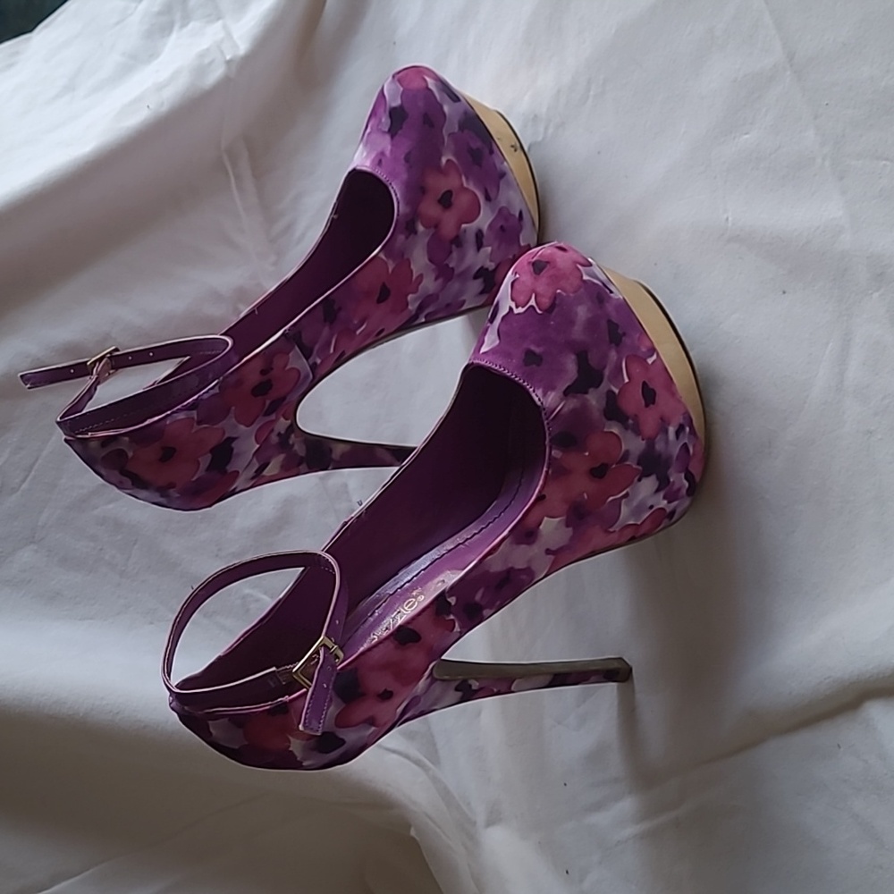 Size 8 floral platform high heels